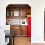 Plac Trzech Krzyzy Royal Apartment