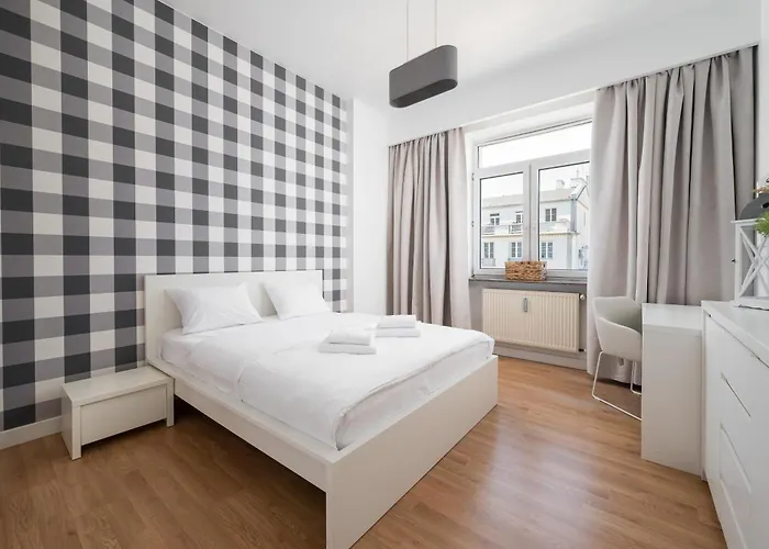 Plac Trzech Krzyzy Royal Apartment