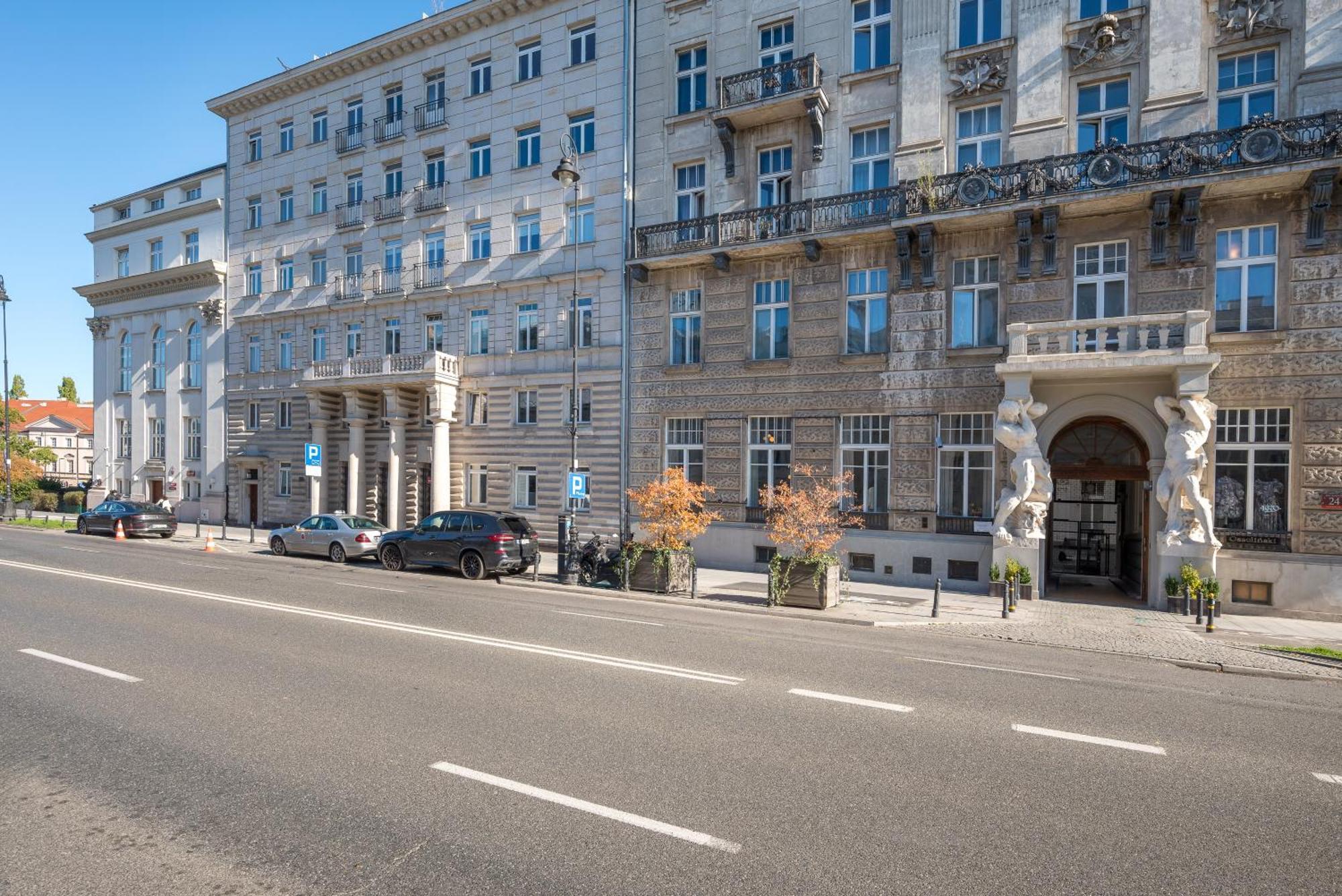 Plac Trzech Krzyzy Royal *